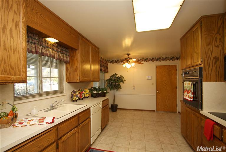 3528 Brookside Way, Carmichael, CA 95608 photo 2