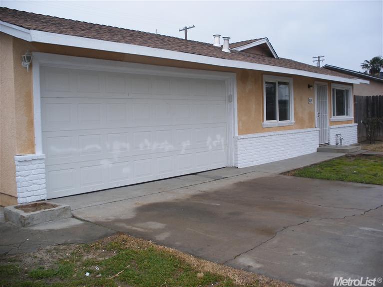 912 Roselawn Ave, Modesto, CA 95351 photo 1