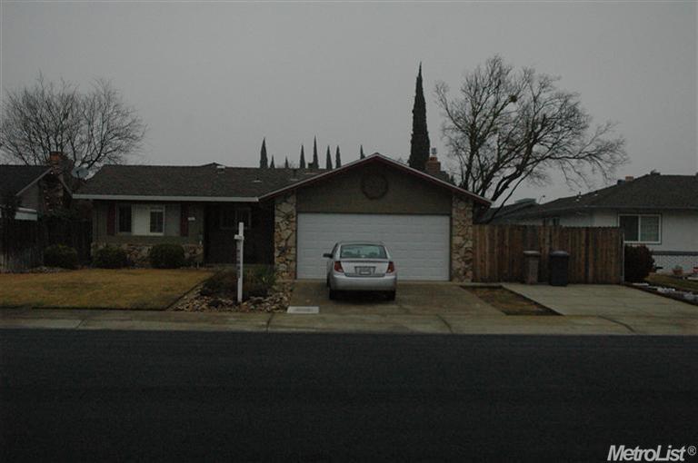 121 Arbor Ct, Lodi, CA 95240 photo 2