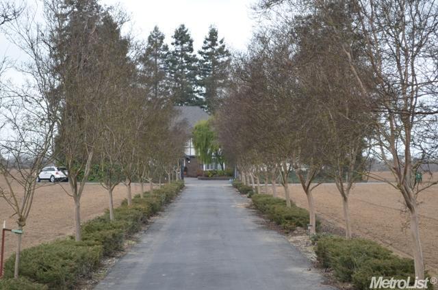 11589 N Vincent Rd, Turlock, CA 95380 photo 2