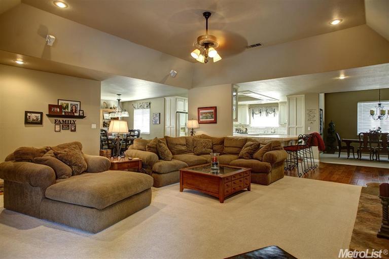2501 Van Hoeks Cir, Modesto, CA 95356 photo 2