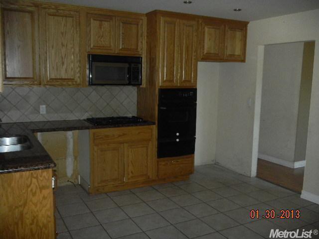 1630 Bay Meadows Dr, Modesto, CA 95350 photo 2
