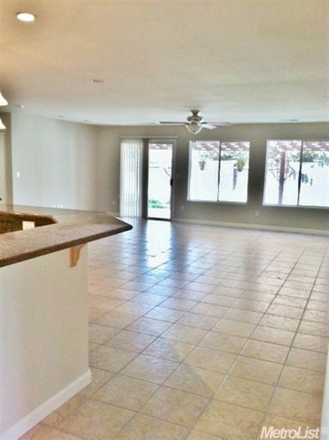 895 Travaille Way, Ripon, CA 95366 photo 3