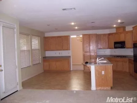 1015 Maggiore Ln, Manteca, CA 95337 photo 4