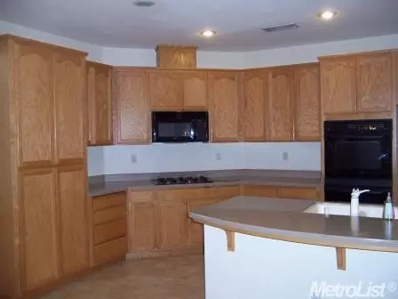 1015 Maggiore Ln, Manteca, CA 95337 photo 2