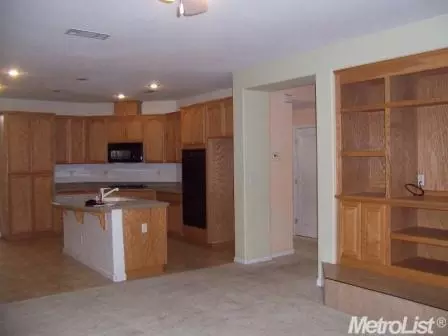 1015 Maggiore Ln, Manteca, CA 95337 photo 3