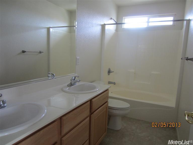 2476 Donatello St, Manteca, CA 95337 photo 9