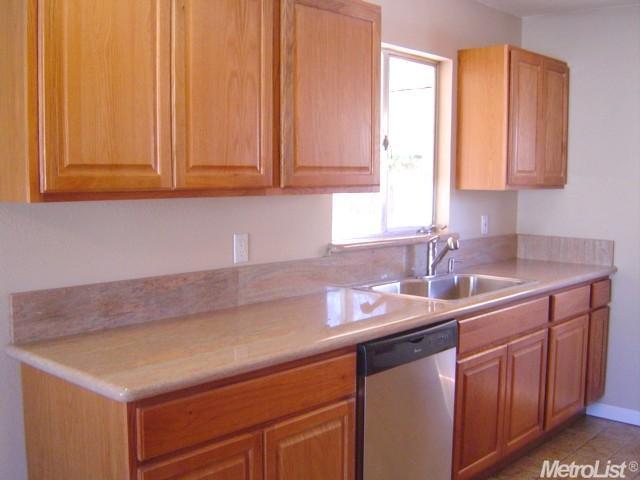 1040 W Beverly Pl, Tracy, CA 95376 photo 6