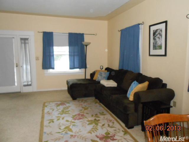 401 E Oak St, Lodi, CA 95240 photo 3