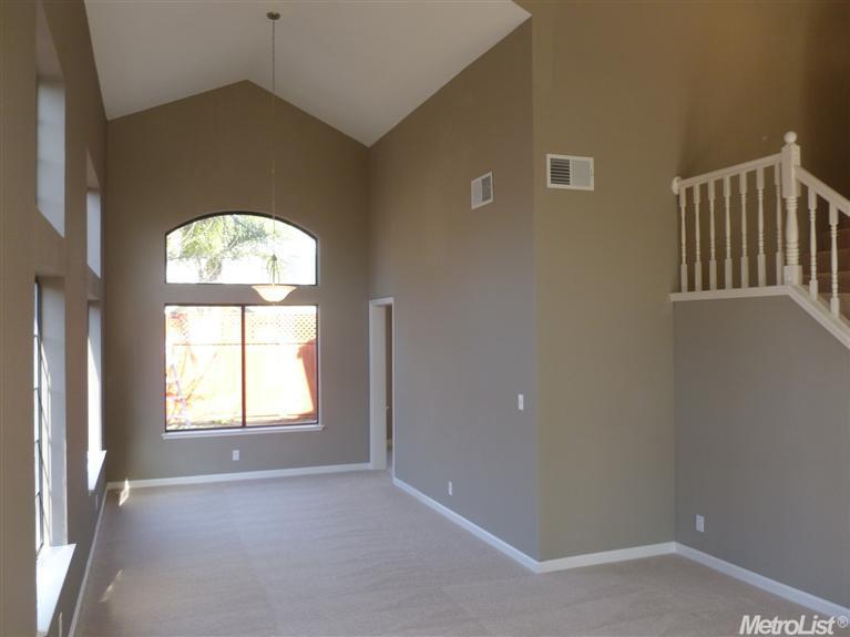 1905 Plum Ln, Tracy, CA 95376 photo 2