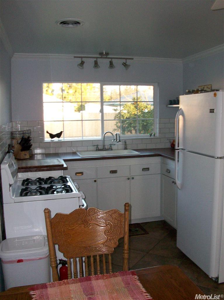 630 N Crescent Ave, Lodi, CA 95240 photo 2