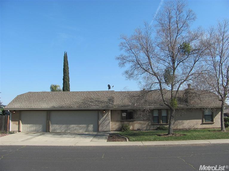 2417 Lavon Ln, Ceres, CA 95307 photo 1