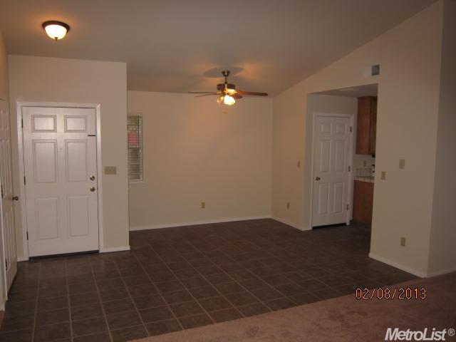 351 Crowley Dr, Turlock, CA 95382 photo 3