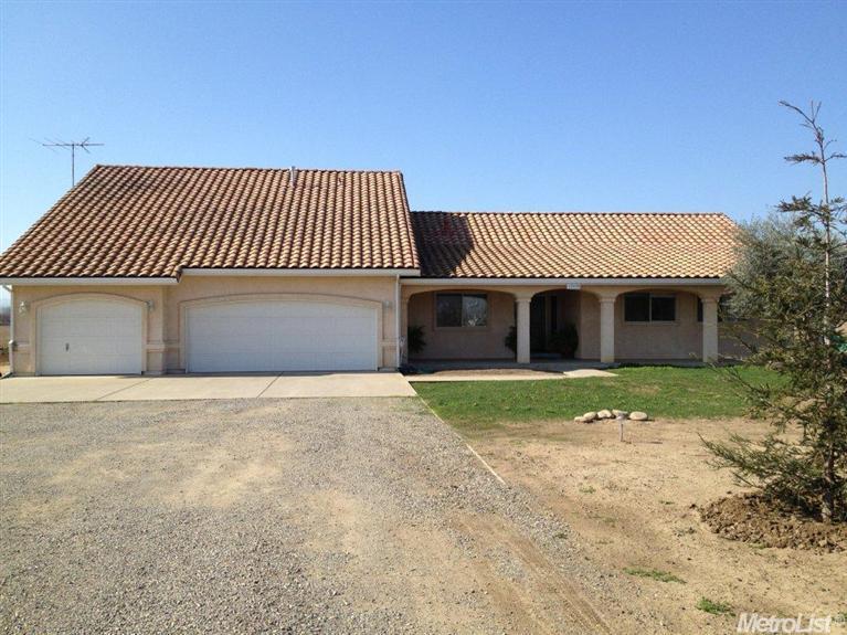 17115 Locust Ave, Patterson, CA 95363 photo 2
