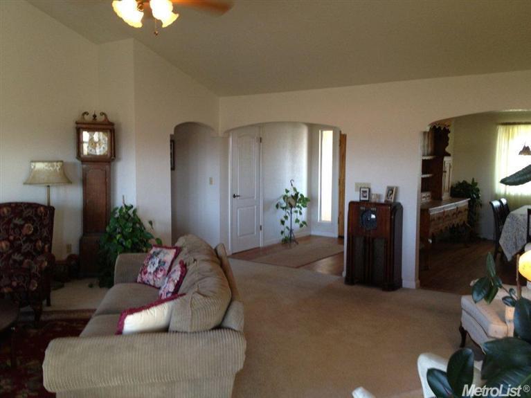 17115 Locust Ave, Patterson, CA 95363 photo 5