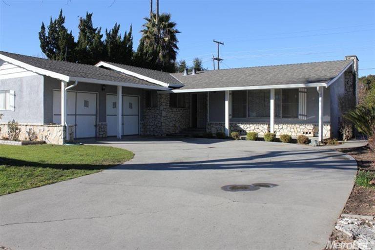 1019 Arboleda Dr, Modesto, CA 95351 photo 1