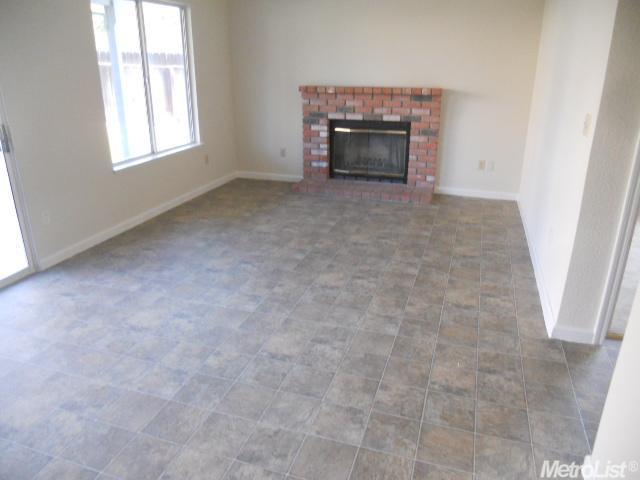 601 Sears Dr, Patterson, CA 95363 photo 2