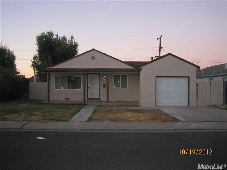 611 Martha St, Manteca, CA 95337 photo 1
