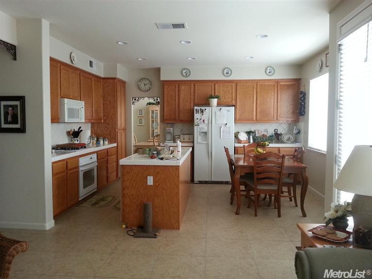 321 De Bord Dr, Tracy, CA 95376 photo 2