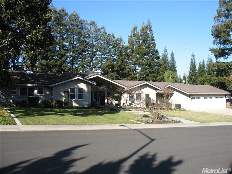 7109 Hillcrest Dr, Modesto, CA 95356 photo 1
