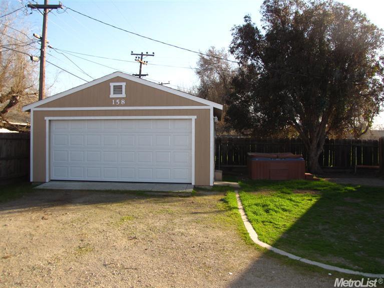 158 E Kavanagh Ave, Tracy, CA 95376 photo 2