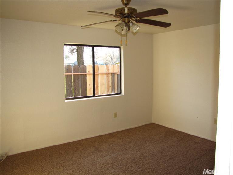 158 E Kavanagh Ave, Tracy, CA 95376 photo 7