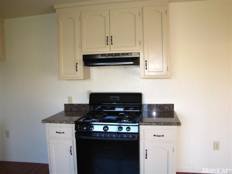 158 E Kavanagh Ave, Tracy, CA 95376 photo 4