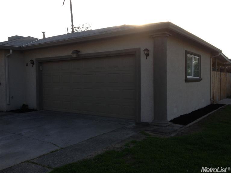 301 Tennyson Dr, Modesto, CA 95351 photo 2
