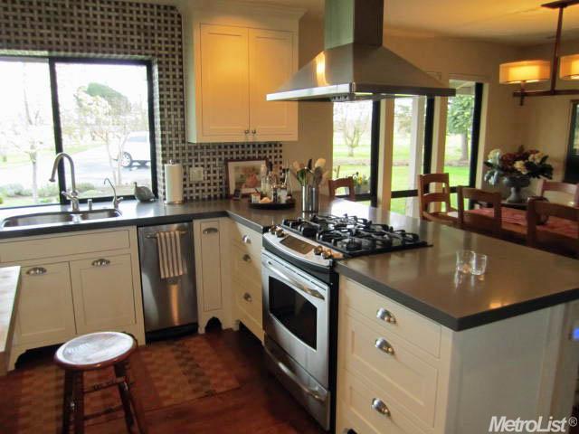 1385 E Acampo Rd, Acampo, CA 95220 photo 8