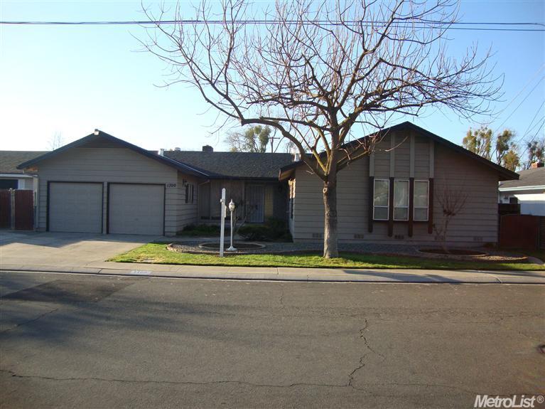 1700 Crestview Dr, Modesto, CA 95355 photo 1