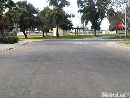 2321 Chrysler Dr, Modesto, CA 95350 photo 2