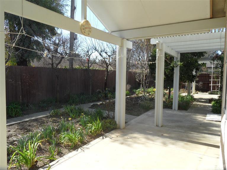 3418 Mono Pl, Davis, CA 95618 photo 2