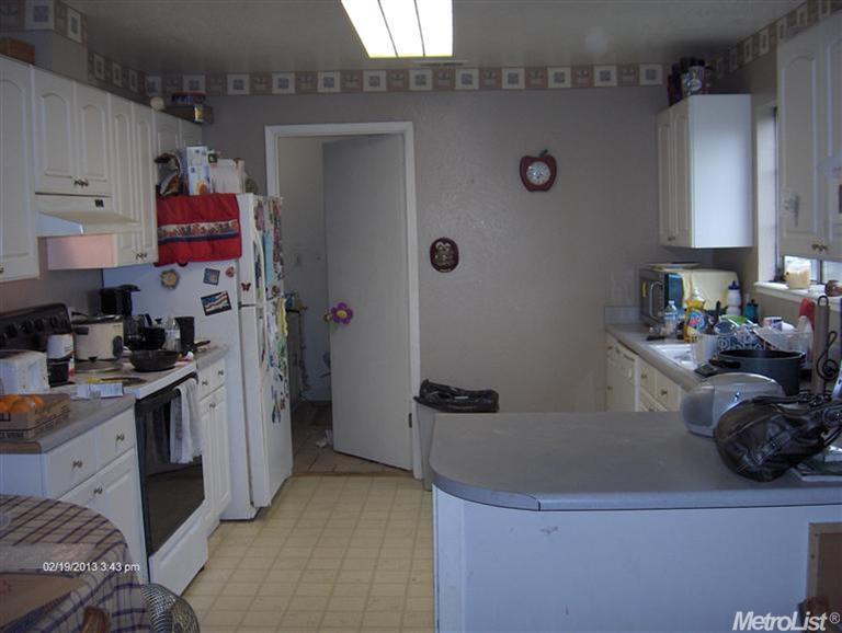 335 Cypress St, Lodi, CA 95240 photo 2