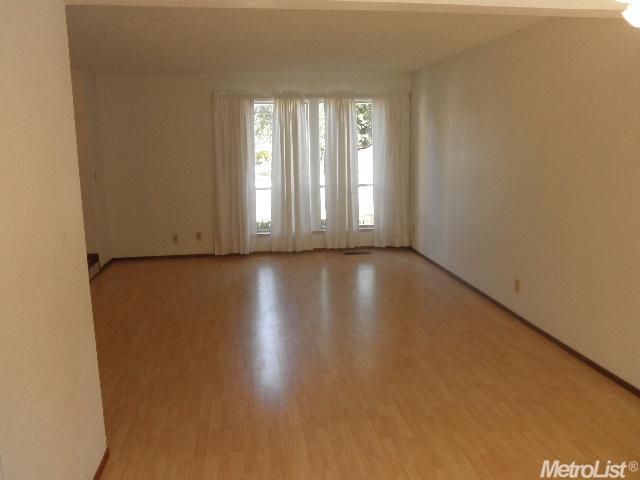 31 Wimbledon Ln, Tracy, CA 95376 photo 3