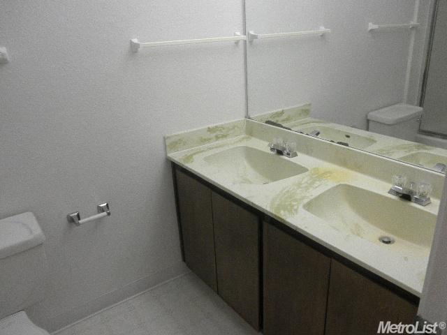 31 Wimbledon Ln, Tracy, CA 95376 photo 9