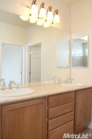 2365 Shadow Berry Dr, Manteca, CA 95336 photo 18