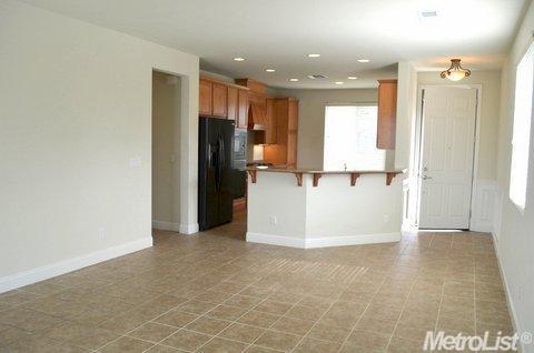 2365 Shadow Berry Dr, Manteca, CA 95336 photo 6
