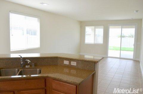 2365 Shadow Berry Dr, Manteca, CA 95336 photo 8