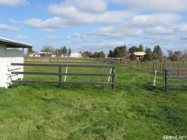 14267 E Live Oak Rd, Lodi, CA 95240 photo 17