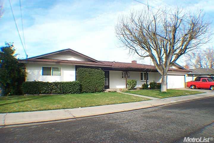 2613 Warwick Ln, Modesto, CA 95350 photo 1