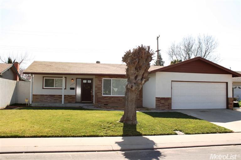 1000 Edinburgh Dr, Modesto, CA 95350 photo 1
