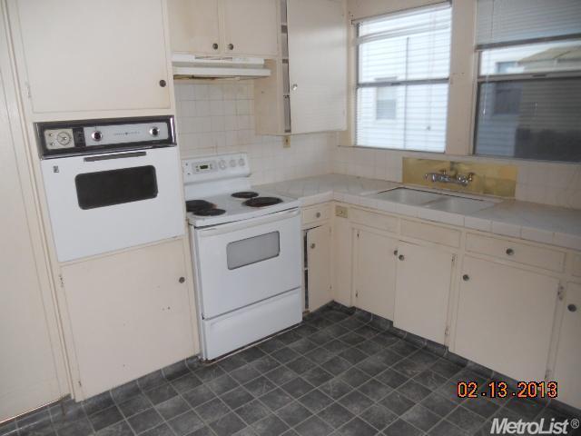 218 N 3rd St, Patterson, CA 95363 photo 2