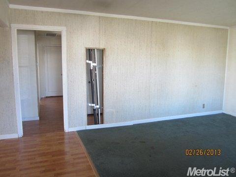 374 W 20th St, Tracy, CA 95376 photo 2