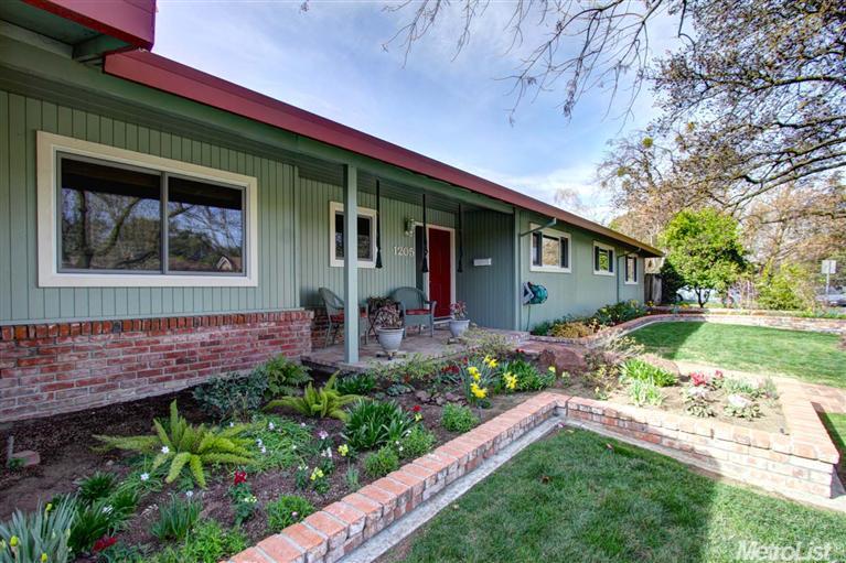 1205 Redwood Ln, Davis, CA 95616 photo 2