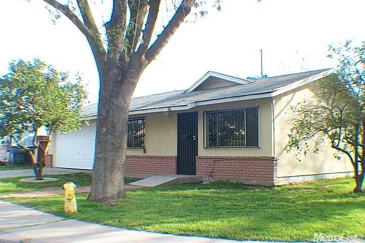 925 Middlecoff Ave, Modesto, CA 95351 photo 1
