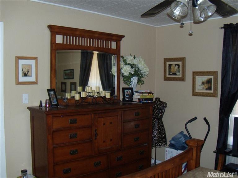 322 E 1st St, Ripon, CA 95366 photo 5