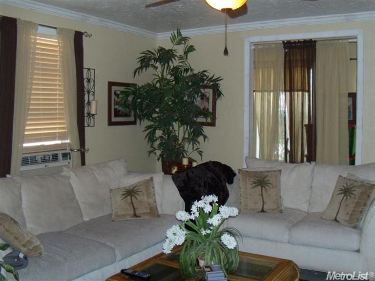 322 E 1st St, Ripon, CA 95366 photo 2