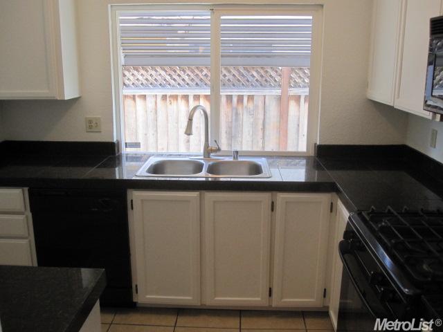 1197 Rusher St, Tracy, CA 95376 photo 2