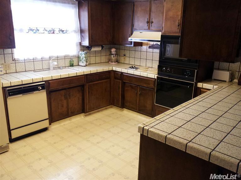 827 Westwind Dr, Lodi, CA 95242 photo 2
