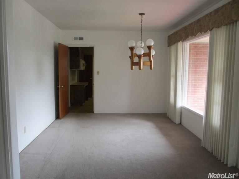 1011 W Pine St, Lodi, CA 95240 photo 5